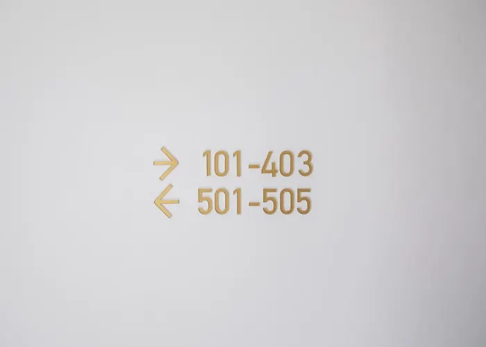 Bob W Zentrum Apart-hotel 4*