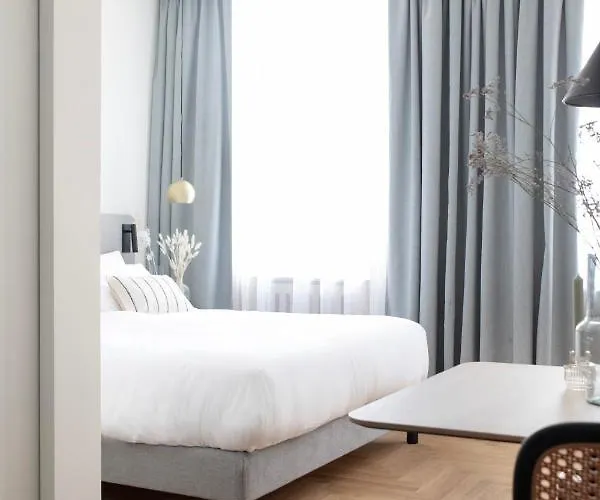 Bob W Zentrum Aparthotel 4*